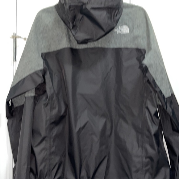The North Face Windbreaker - Picture 3 of 5